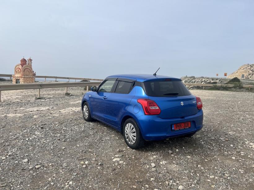 Cum se conduce o mașină cu volan pe dreapta 18993333