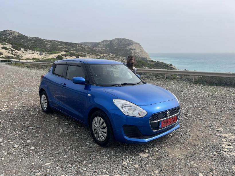 Cum se conduce o mașină cu volan pe dreapta 18993336