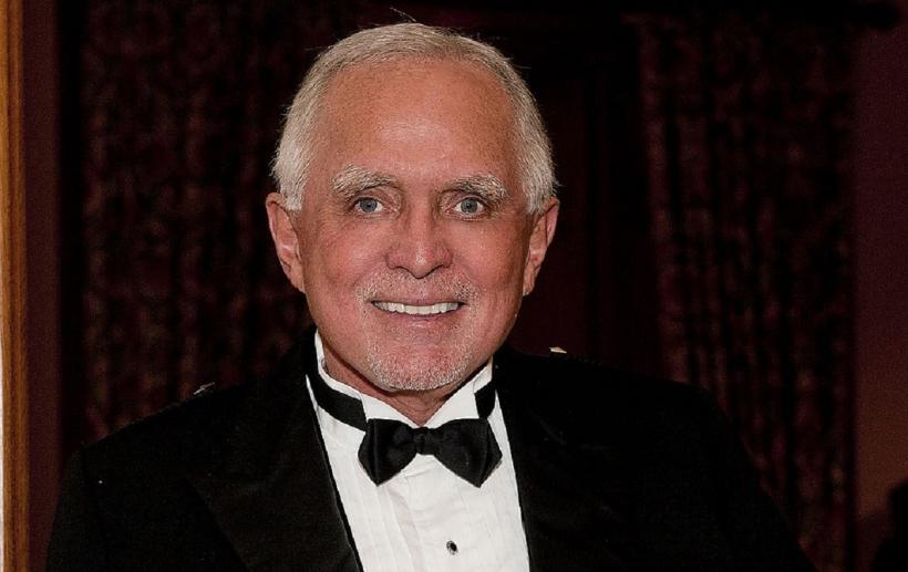 Cine e în spatele Bitcoin? Trilionarul Dan Peña spune că, dacă am ști, am vinde rapid