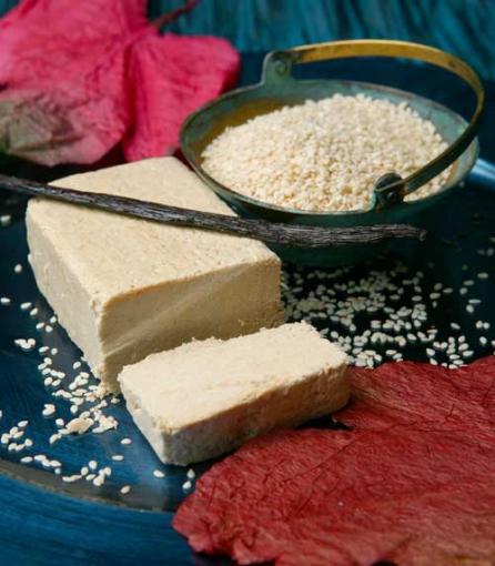 Desert de post cu aromă mediteraneană: Cum să prepari halva grecească cu griș