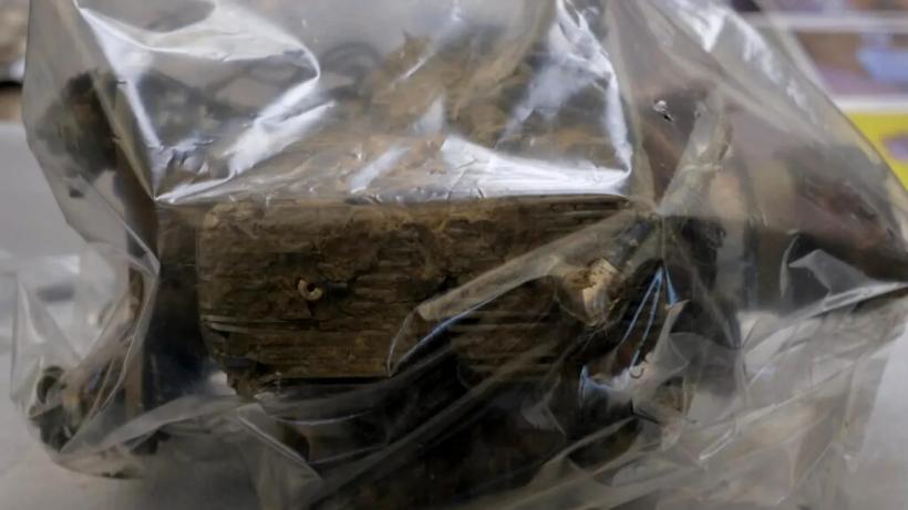 Resturi de dronă, descoperite pe o plajă din Mamaia în apropierea unui hotel