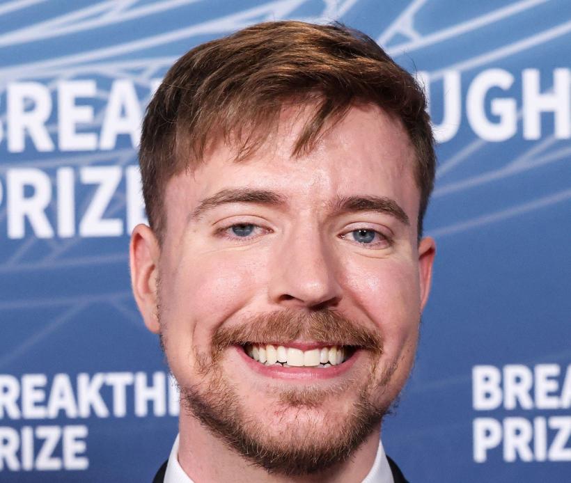 Cel mai urmărit YouTuber din lume cumpără o bancă cu milioane de clienți