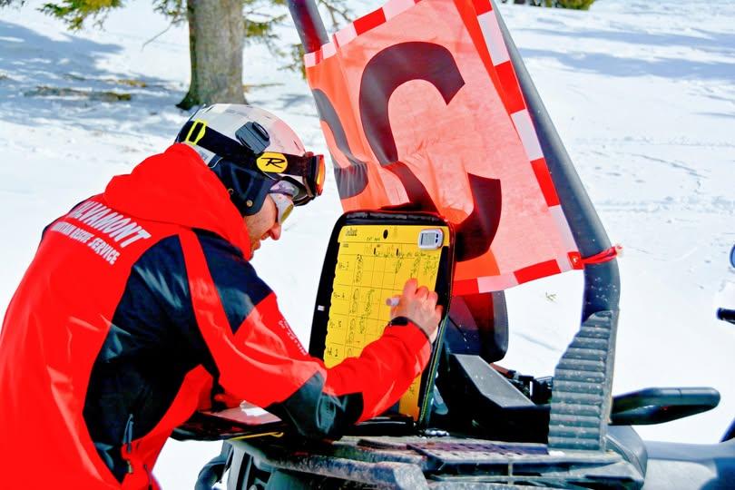 Intervenţii de urgenţă pentru salvarea a zeci de persoane blocate pe munte