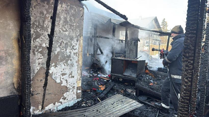 Incendiu puternic în Botoșani. Pompierii au intervenit cu trei autospeciale 18994290