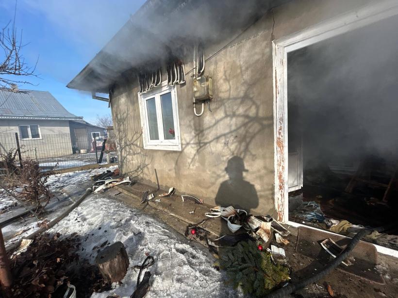 Incendiu puternic în Botoșani. Pompierii au intervenit cu trei autospeciale 18994291