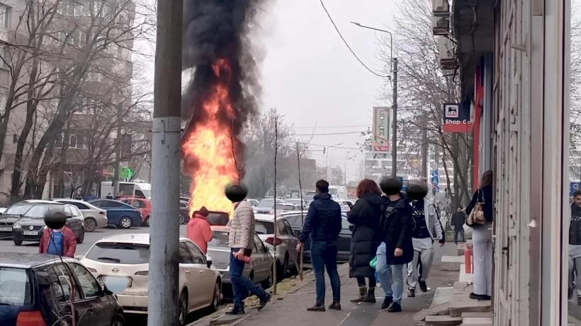 Tragedie în Crângași: femeie de 51 de ani, arsă de vie într-o mașină electrică cuprinsă de flăcări. Soțul a reușit să se salveze