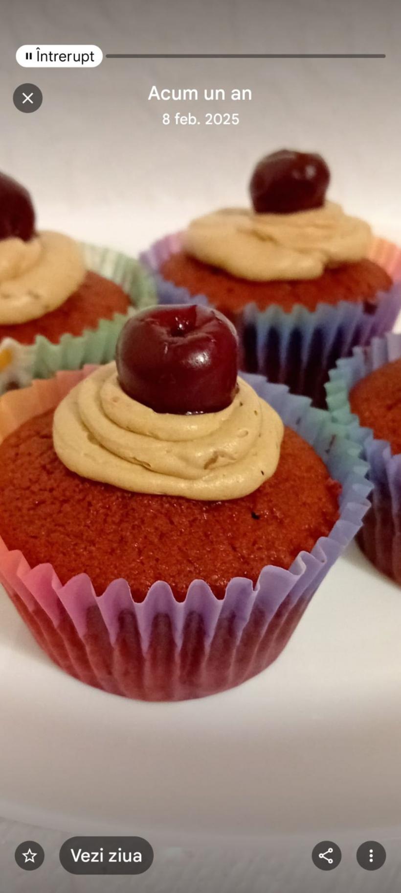 Gustul iubirii: Rețetă de brioșe roșii pentru Ziua Îndrăgostiților 18994486