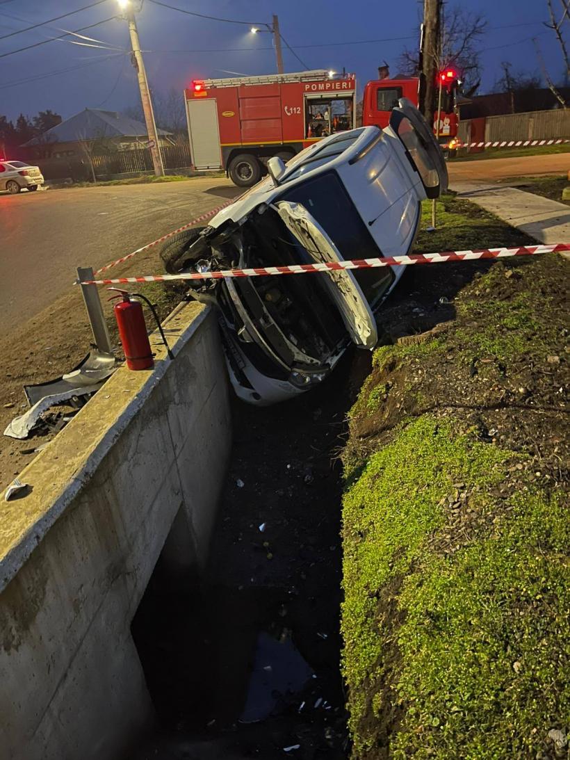O mașină cu șase oameni s-a răsturnat într-un șanț, în Teleorman  18994709