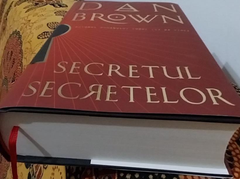 Romanul cel mai apreciat al momentului - „Secretul Secretelor” 18994772