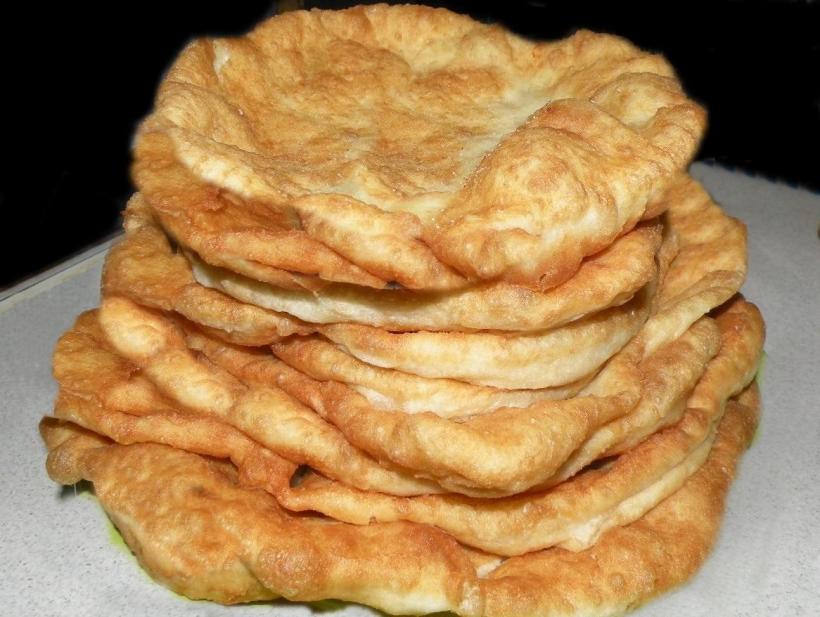 Deserturile copilăriei: Cum să prepari rapid scovergi cu dulceață