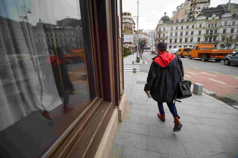 Poșta Română, obligată să distribuie ziarele și revistele