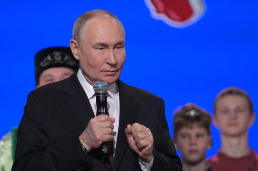 Rusia acordă FSB puteri nelimitate: internetul și conexiunile mobile pot fi oprite la ordinul lui Putin