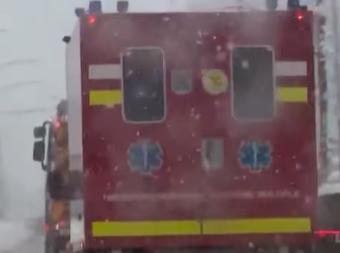 Adolescentă electrocutată pe o stradă din Sectorul 6. Cablurile de tensiune erau căzute pe trotuar