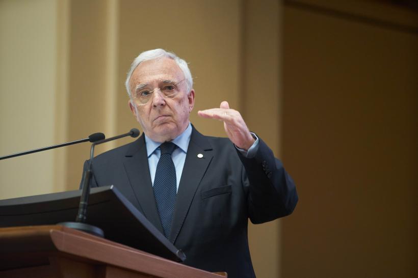 Mugur Isărescu: Inflația s-ar putea „prăbuși” cu 4% prin măsurile privind prețul gazelor naturale