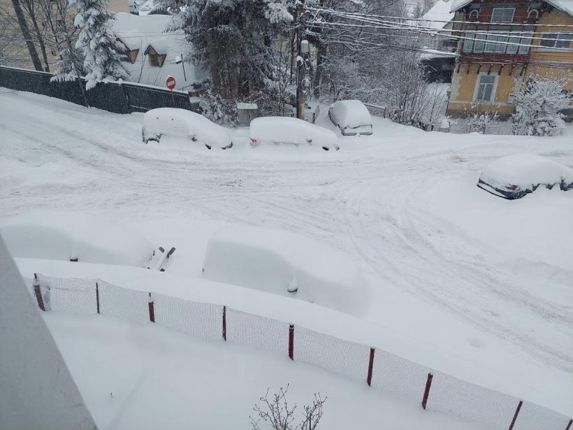 UPDATE Vreme severă în 21 de județe: drumuri închise, curse anulate și mii de oameni fără curent