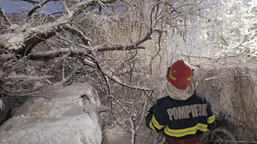 UPDATE Vreme severă în 21 de județe: drumuri închise, curse anulate și mii de oameni fără curent 18995147