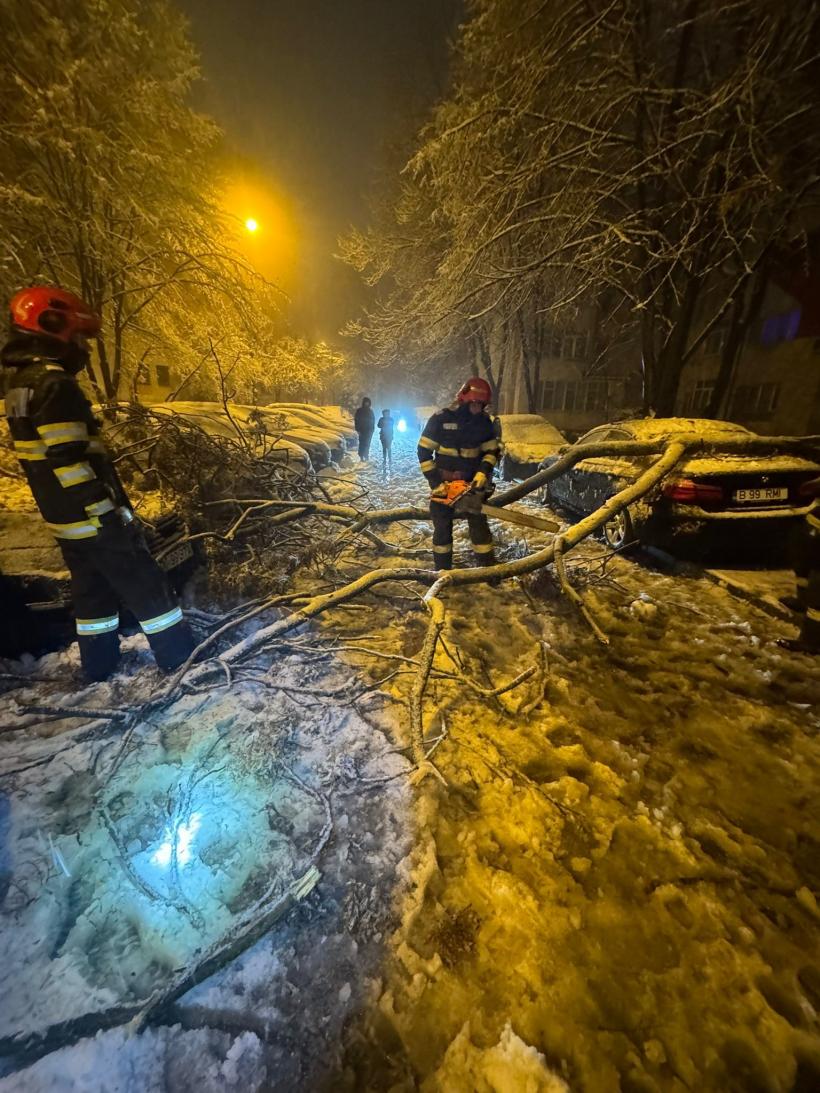 UPDATE Vreme severă în 21 de județe: drumuri închise, curse anulate și mii de oameni fără curent 18995150