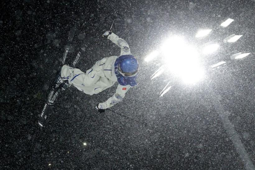 Cine este Eileen Gu: campioana olimpică atacată pentru că a ales să reprezinte China în locul SUA 18995406