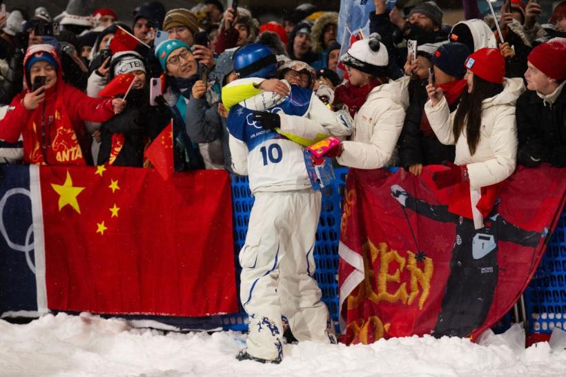 Cine este Eileen Gu: campioana olimpică atacată pentru că a ales să reprezinte China în locul SUA 18995407