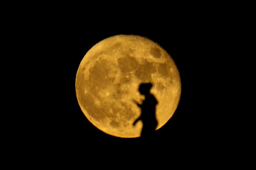 Eclipsa și Luna Nouă în Vărsător aduc schimbări radicale: ce trebuie să faci ca să-ți atingi obiectivele, în funcție de zodie