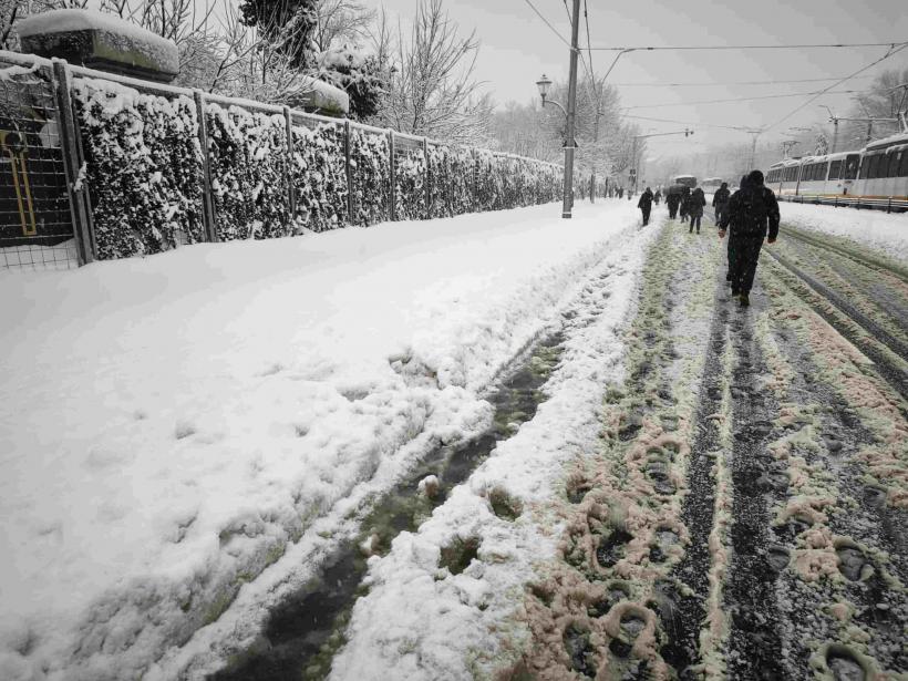 Incompetența stă la masă cu primarii Capitalei: zăpada i-a luat din nou prin surprindere