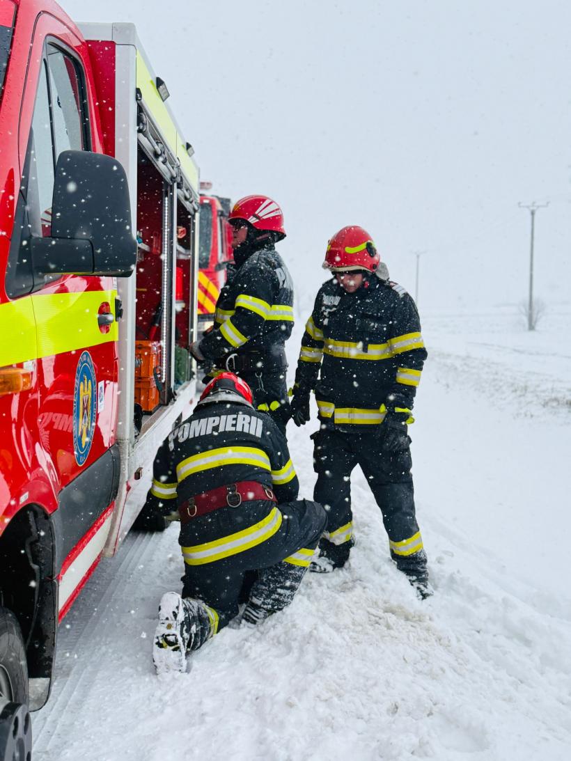 Microbuz cu 16 persoane răsturnat pe DN5 în Giurgiu: o femeie transportată la spital. A fost activat Planul Roșu de Intervenție 18995702
