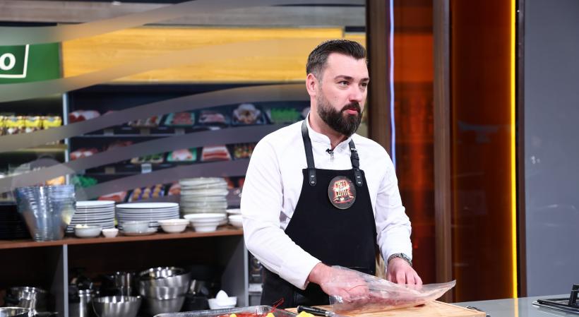 Alex Dodoaia îi provoacă pe jurați cu un preparat neașteptat în audițiile Chefi la cuțite: „Am lucrat câte 16-17 ore pe zi într-un renumit restaurant cu stele Michelin” 18995978