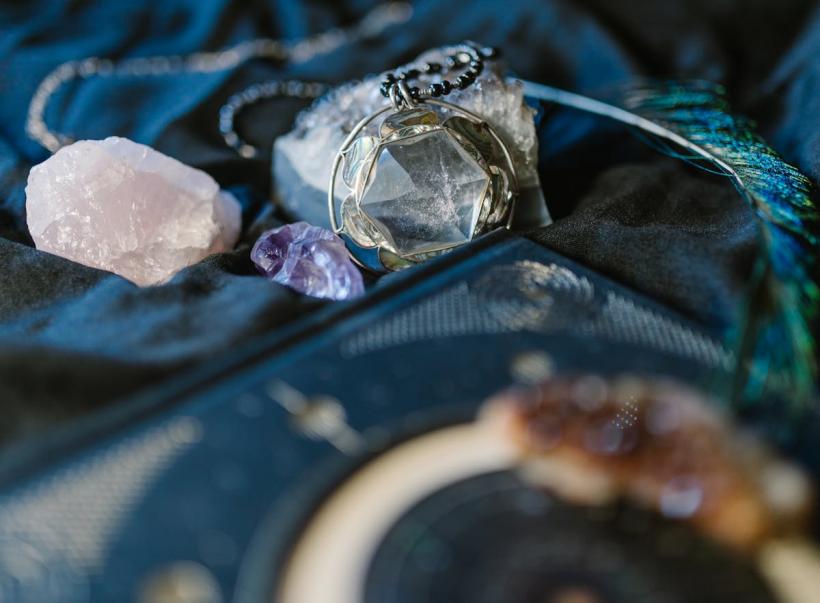 Dincolo de estetică: cum să alegi accesoriile care îți reflectă echilibrul interior