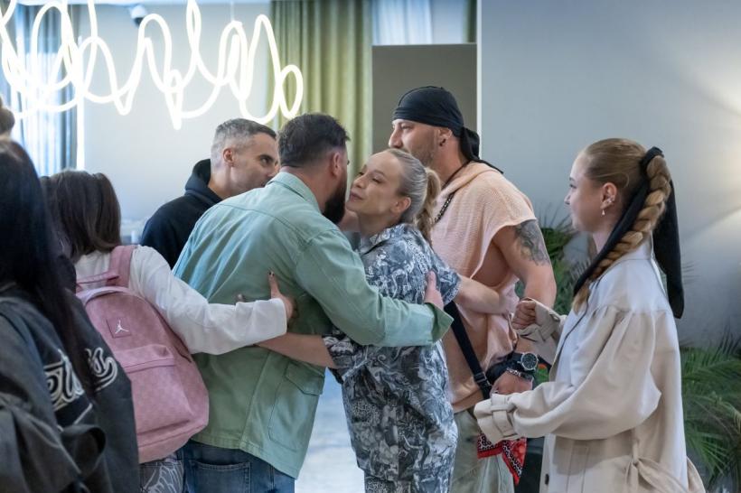 În această seară, la Power Couple, revin în vilă cuplurile eliminate pe parcursul competiției cu surprize pentru cei rămași în show! 18995966