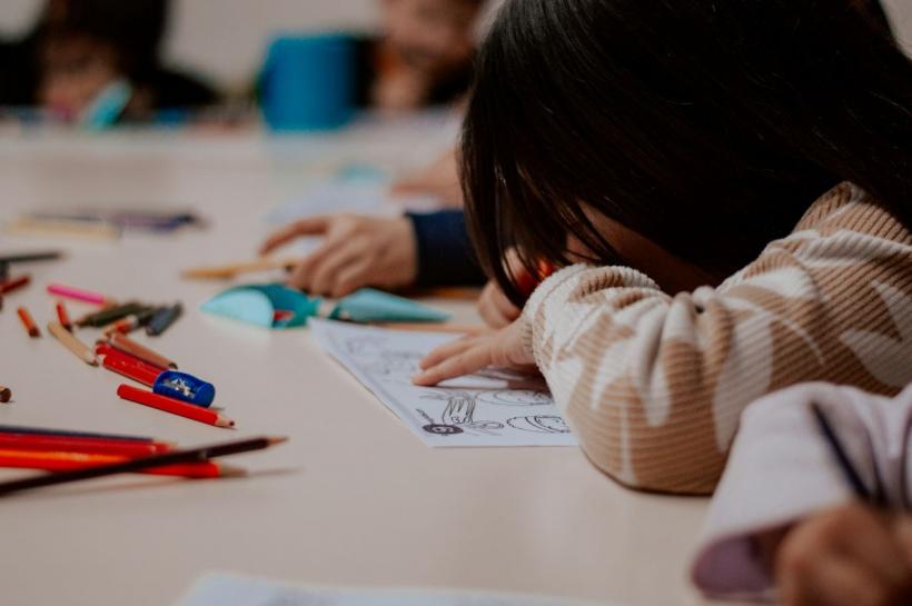 Terapie prin culoare: cum reduc stresul seturile de creație