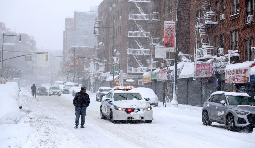 Furtuna de zăpadă paralizează SUA: Mii de zboruri anulate și pene masive de curent 18996090