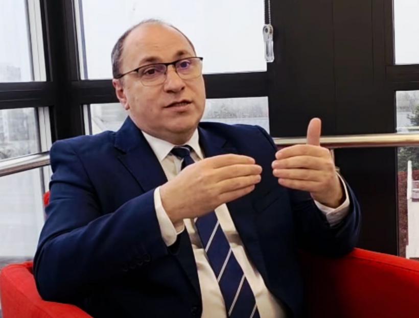 Profesorul care a predat la Max Planck și are doctorat în SUA, la un pas de Ministerul Educației