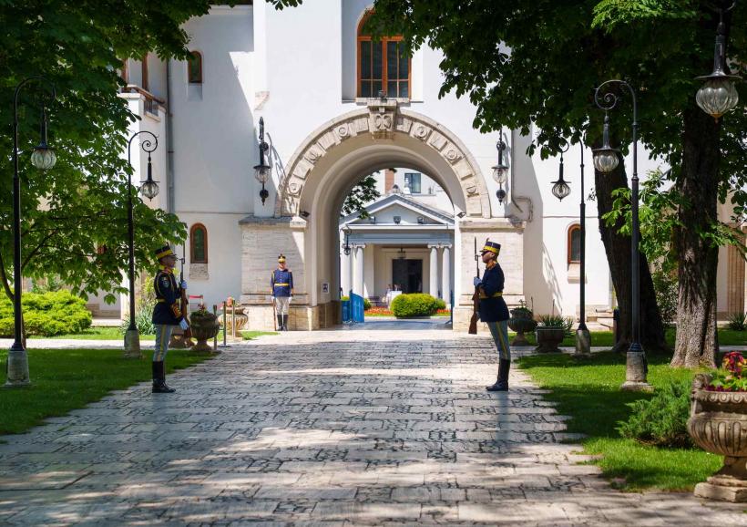 Președinția explică întârzierea în promulgarea legii pensiilor de serviciu: după comunicarea CCR