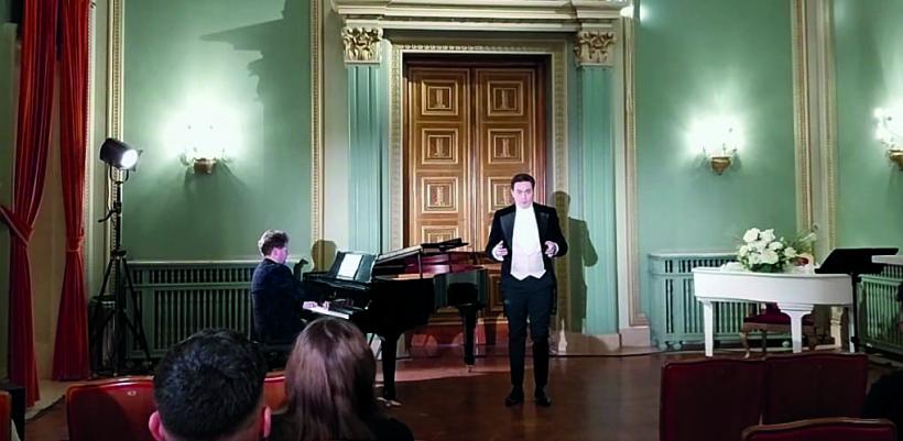 Baritonul Erdős Róbert și pianistul Szőcs Botond, muzicienii geniali care reprezintă România la evenimente internaționale 18996374