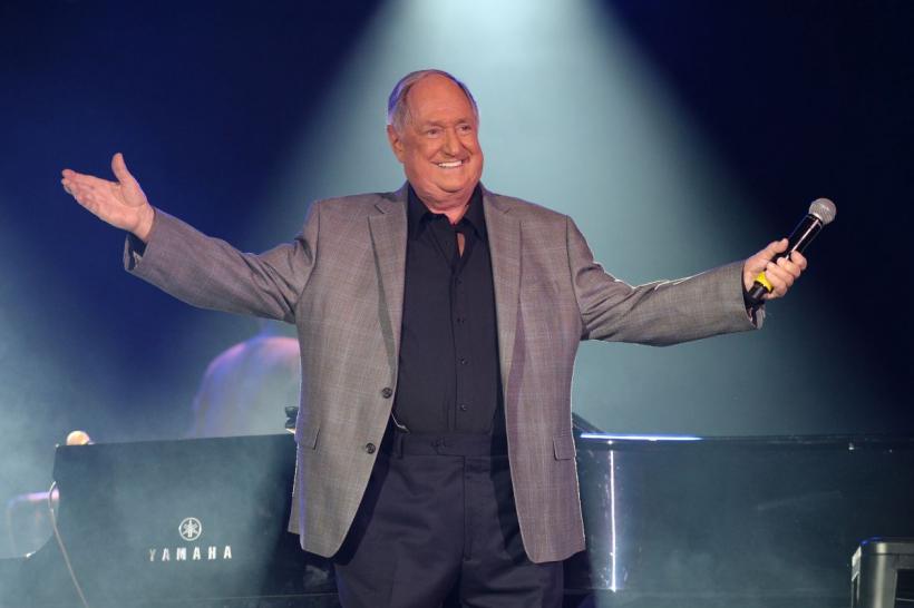 A murit cântărețul Neil Sedaka, autorul celebrei „Oh! Carol”