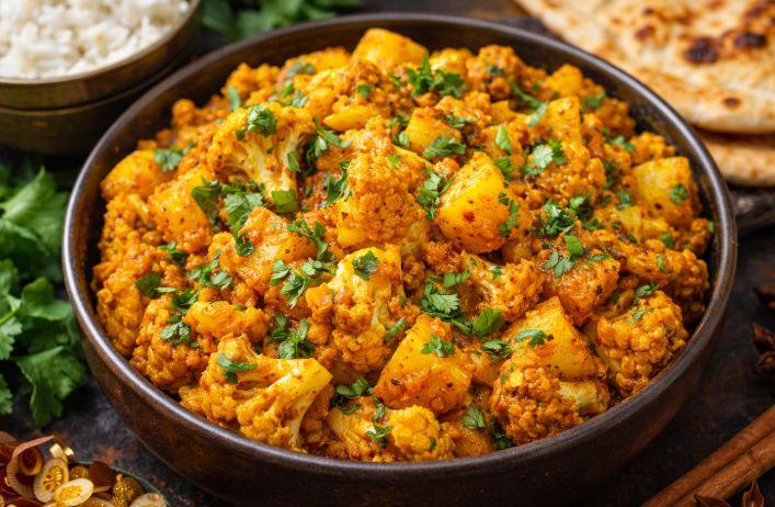 Aloo Gobi, cartofi și conopidă cu condimente indiene