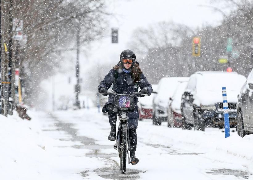 Zâmbete false și emoții ascunse: cele 4 luni de naștere cel mai afectate de iarnă