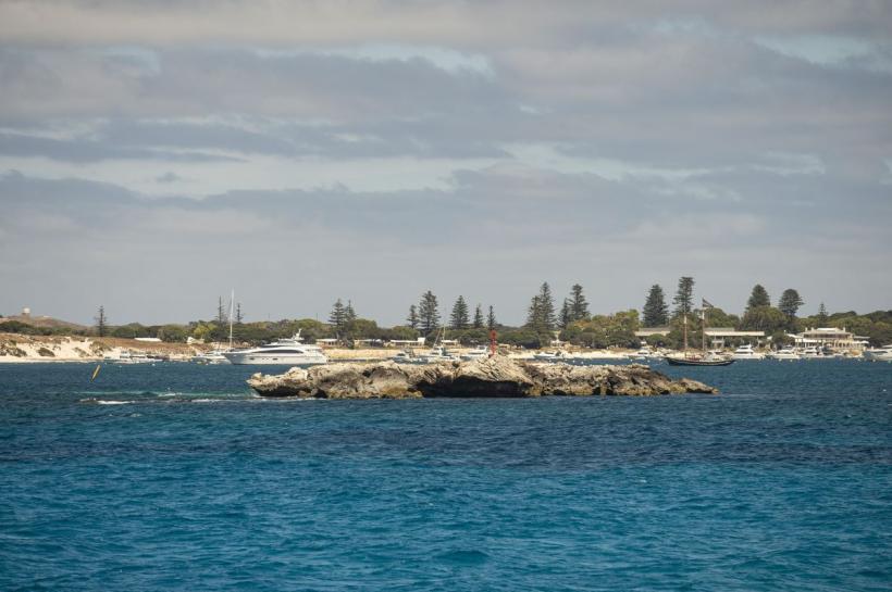  Istoria întunecată din spatele unui paradis insular: Un camping a fucționat mulți ani pe morminte nemarcate