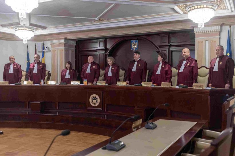 Constituțională, dar nu prea. Deși legea pensiilor magistraților a trecut de CCR, cinci judecători au scris pe pagini întregi că încalcă, totuși, Constituția