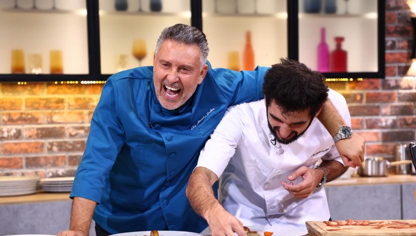 Diseară, de la 20:30, la Antena 1 urmează premiera sezonului 17 Chefi la cuțite. Jurații gătesc în casă nouă, iar Raluca Bădulescu vine la degustarea primei amulete 18997092