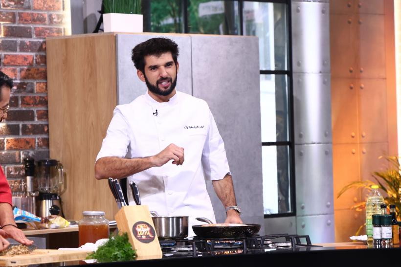 Diseară, de la 20:30, la Antena 1 urmează premiera sezonului 17 Chefi la cuțite. Jurații gătesc în casă nouă, iar Raluca Bădulescu vine la degustarea primei amulete 18997094