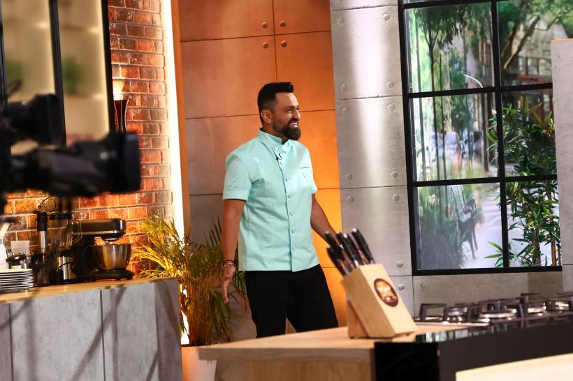 Diseară, de la 20:30, la Antena 1 urmează premiera sezonului 17 Chefi la cuțite. Jurații gătesc în casă nouă, iar Raluca Bădulescu vine la degustarea primei amulete 18997098