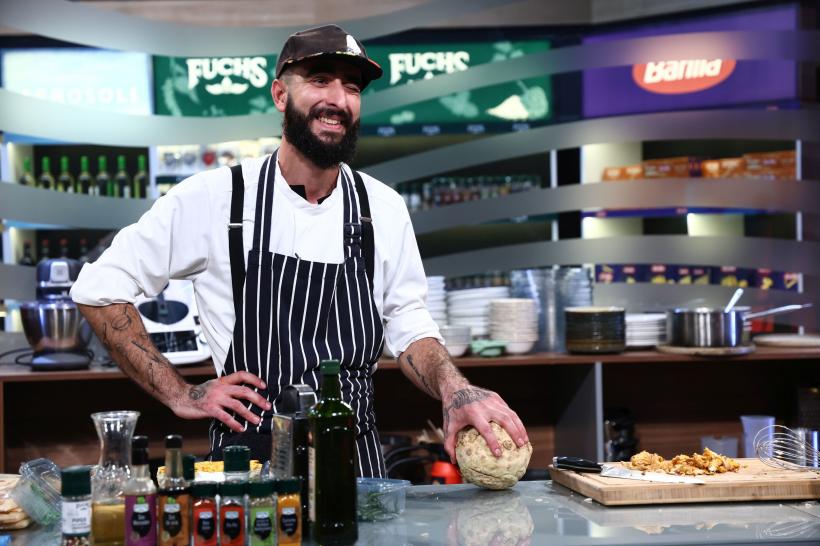 Premiera Chefi la cuțite, lider de audiență. Chef Ștefan, victorios aseară. Urmează emoții uriașe la amuletă: „Ne jurizează un Chef pregătit, care are pretenții!” 18997319