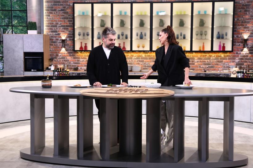 Ediția Chefi la cuțite de ieri, lider de audiență. Chef Richard a câștigat amuleta. Maurice Munteanu vine azi la degustarea următoarei amulete, într-o seară cu tensiuni puternice 18997482
