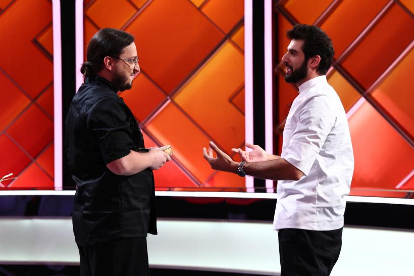 Ediția Chefi la cuțite de ieri, lider de audiență. Chef Richard a câștigat amuleta. Maurice Munteanu vine azi la degustarea următoarei amulete, într-o seară cu tensiuni puternice 18997485