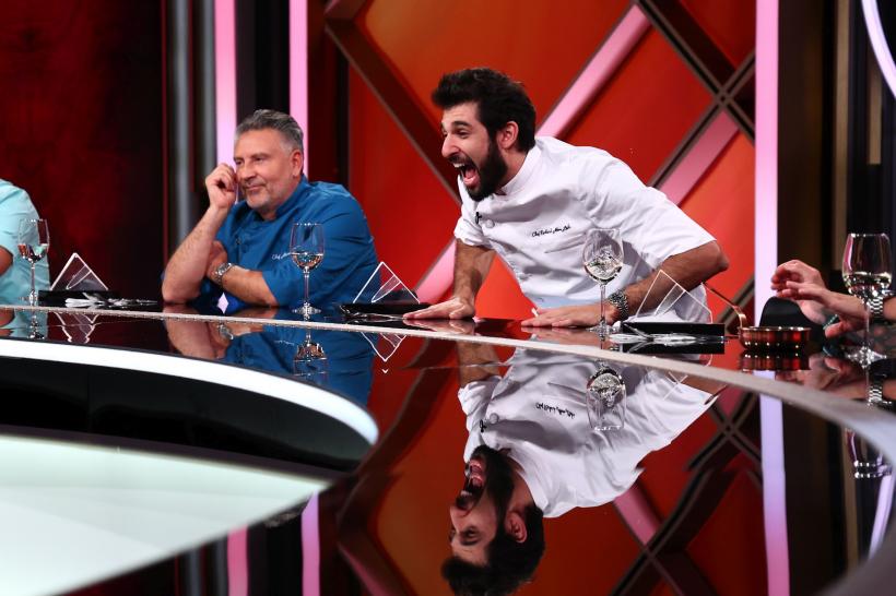Ediția Chefi la cuțite de ieri, lider de audiență. Chef Richard a câștigat amuleta. Maurice Munteanu vine azi la degustarea următoarei amulete, într-o seară cu tensiuni puternice 18997487