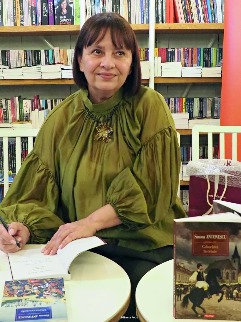 Scriitoarea Simona Antonescu, despre supraviețuirea românilor la porțile cetății Brașov: „Biserica, școala și breslele românilor au funcționat ca o cetate invizibilă” 18997339