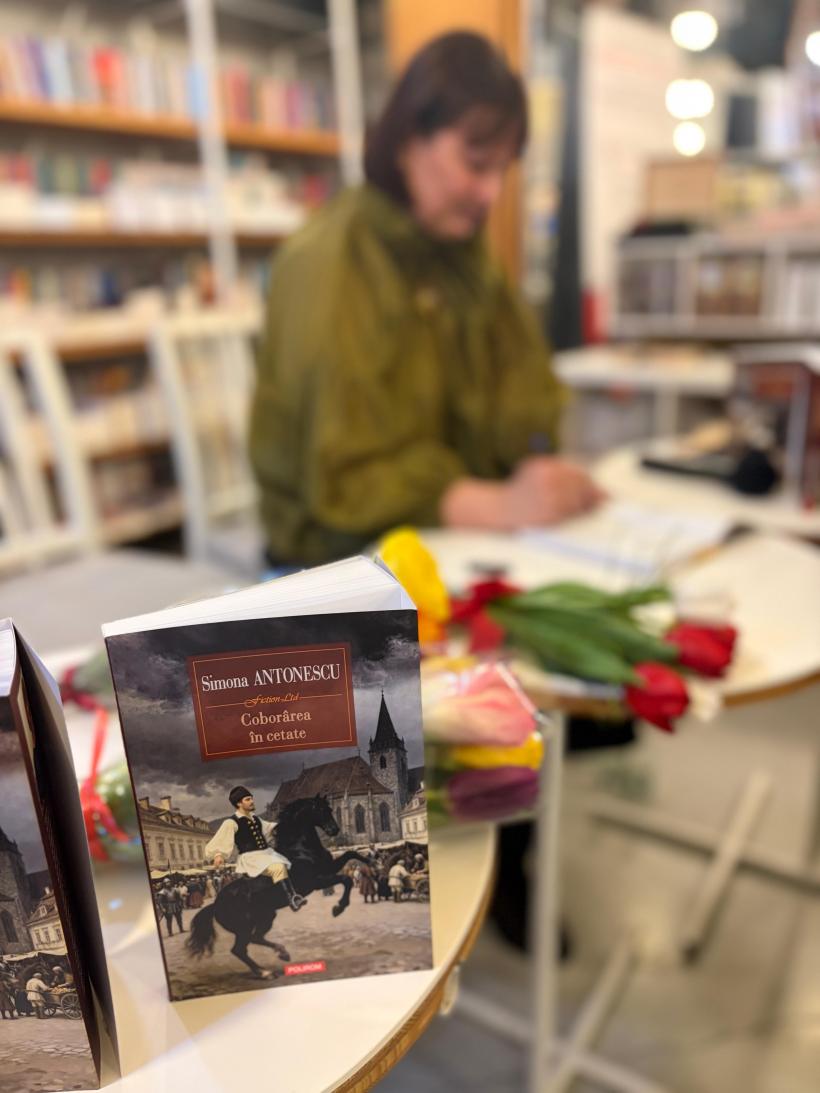 Scriitoarea Simona Antonescu, despre supraviețuirea românilor la porțile cetății Brașov: „Biserica, școala și breslele românilor au funcționat ca o cetate invizibilă” 18997345