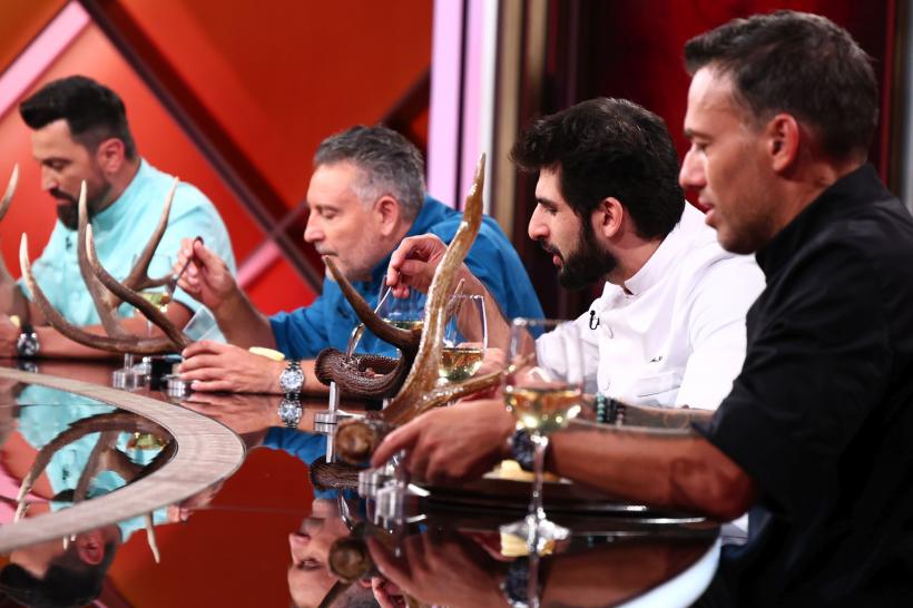 Ediția de ieri Chefi la cuțite, lider de audiență. Chef Orlando Zaharia, învingător aseară în lupta pentru amuletă 18997722