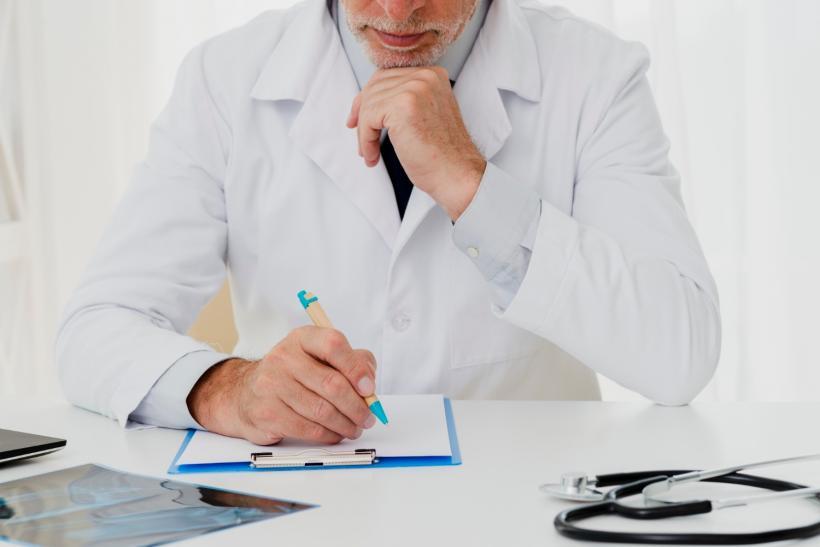 Concursurile pentru medici, păzite de ONG-uri. Observatorul extern - „un «watchdog» împotriva corupţiei”